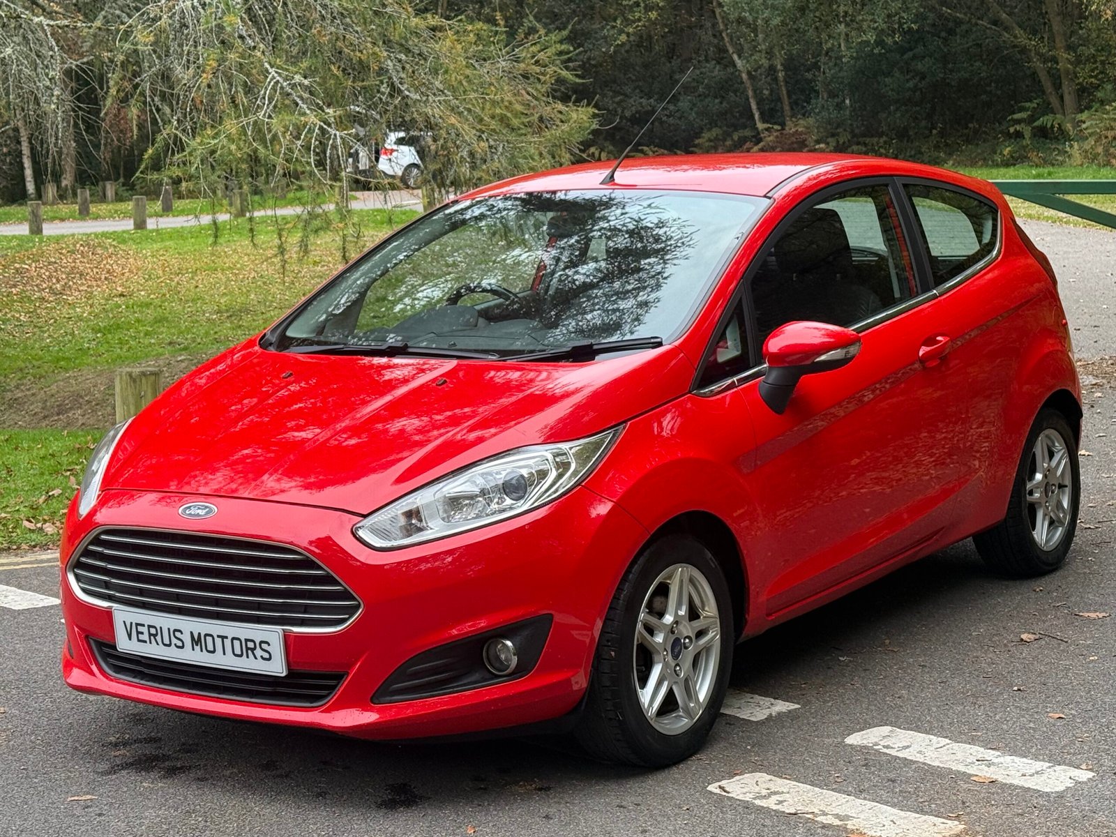 
								Ford Fiesta 1.0T EcoBoost Zetec Euro 5 (s/s) 3dr full									