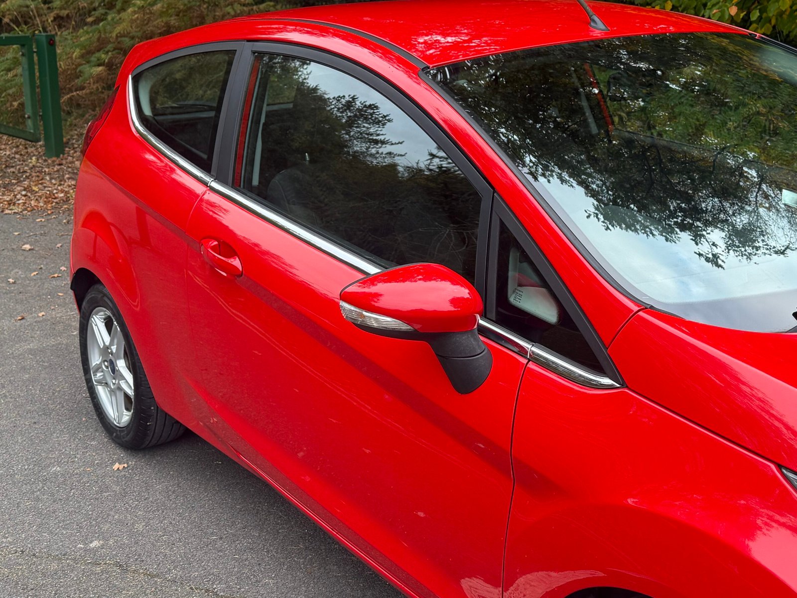 
								Ford Fiesta 1.0T EcoBoost Zetec Euro 5 (s/s) 3dr full									