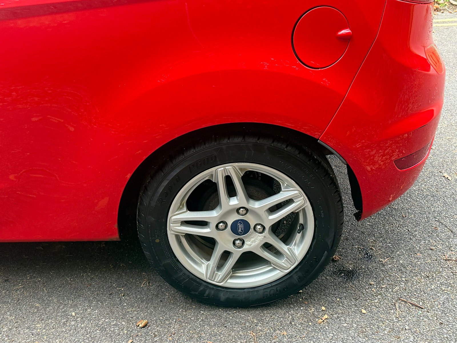 
								Ford Fiesta 1.0T EcoBoost Zetec Euro 5 (s/s) 3dr full									