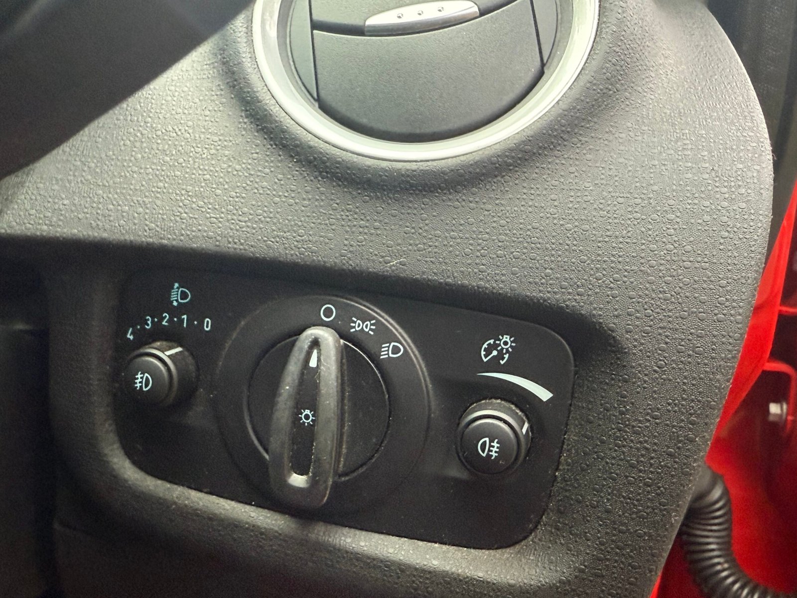 
								Ford Fiesta 1.0T EcoBoost Zetec Euro 5 (s/s) 3dr full									