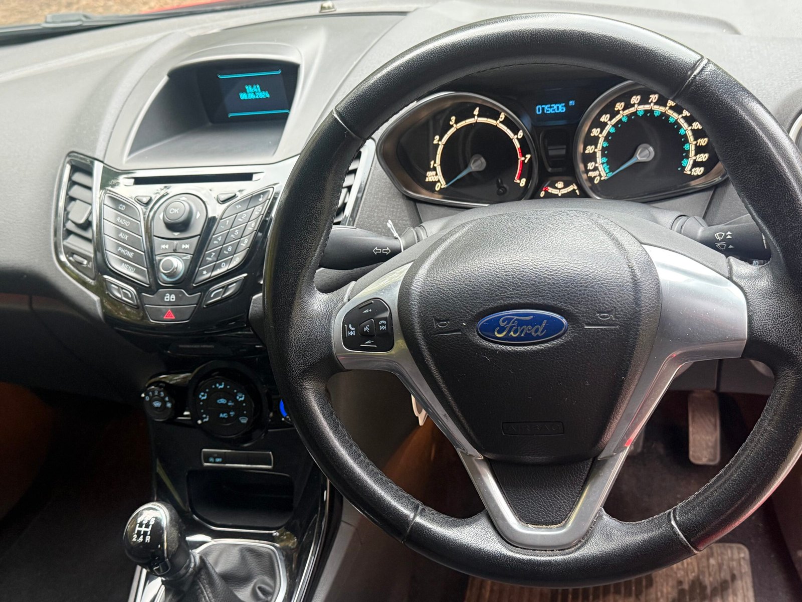 
								Ford Fiesta 1.0T EcoBoost Zetec Euro 5 (s/s) 3dr full									