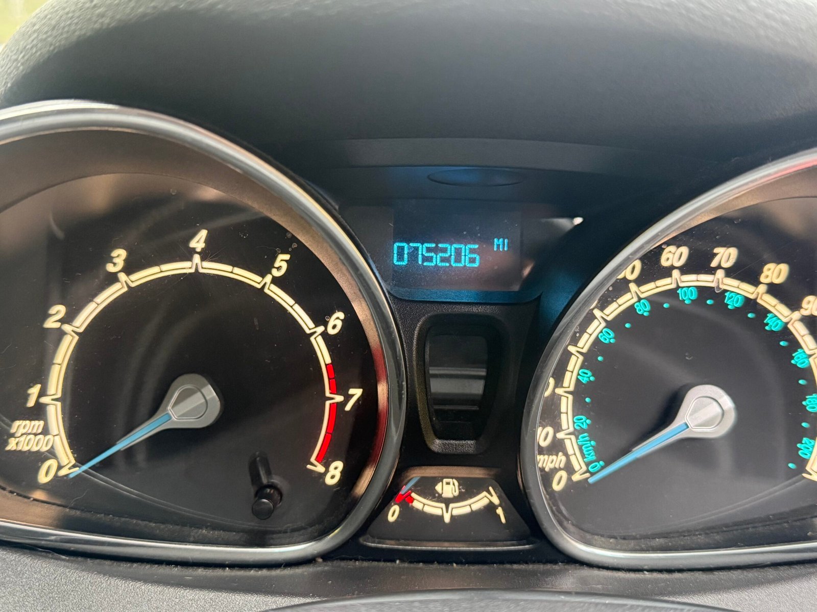 
								Ford Fiesta 1.0T EcoBoost Zetec Euro 5 (s/s) 3dr full									