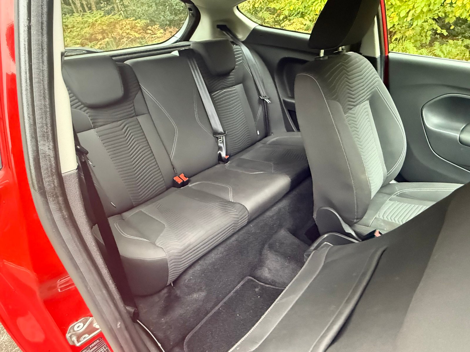 
								Ford Fiesta 1.0T EcoBoost Zetec Euro 5 (s/s) 3dr full									