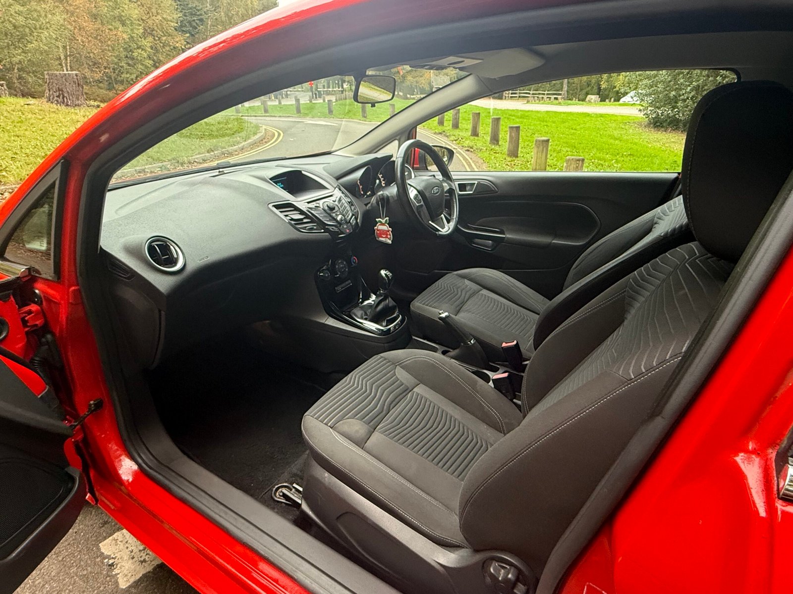 
								Ford Fiesta 1.0T EcoBoost Zetec Euro 5 (s/s) 3dr full									