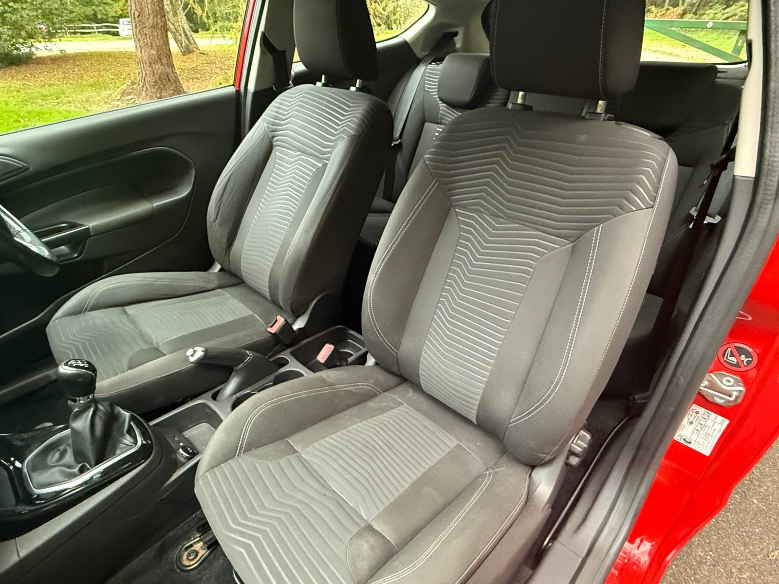 
								Ford Fiesta 1.0T EcoBoost Zetec Euro 5 (s/s) 3dr full									