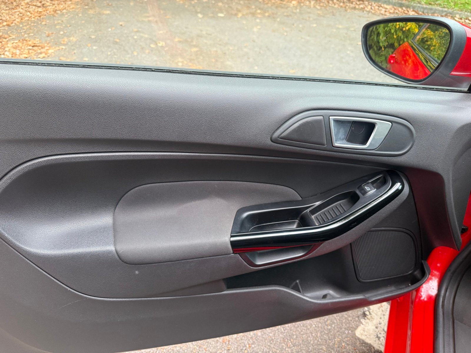 
								Ford Fiesta 1.0T EcoBoost Zetec Euro 5 (s/s) 3dr full									