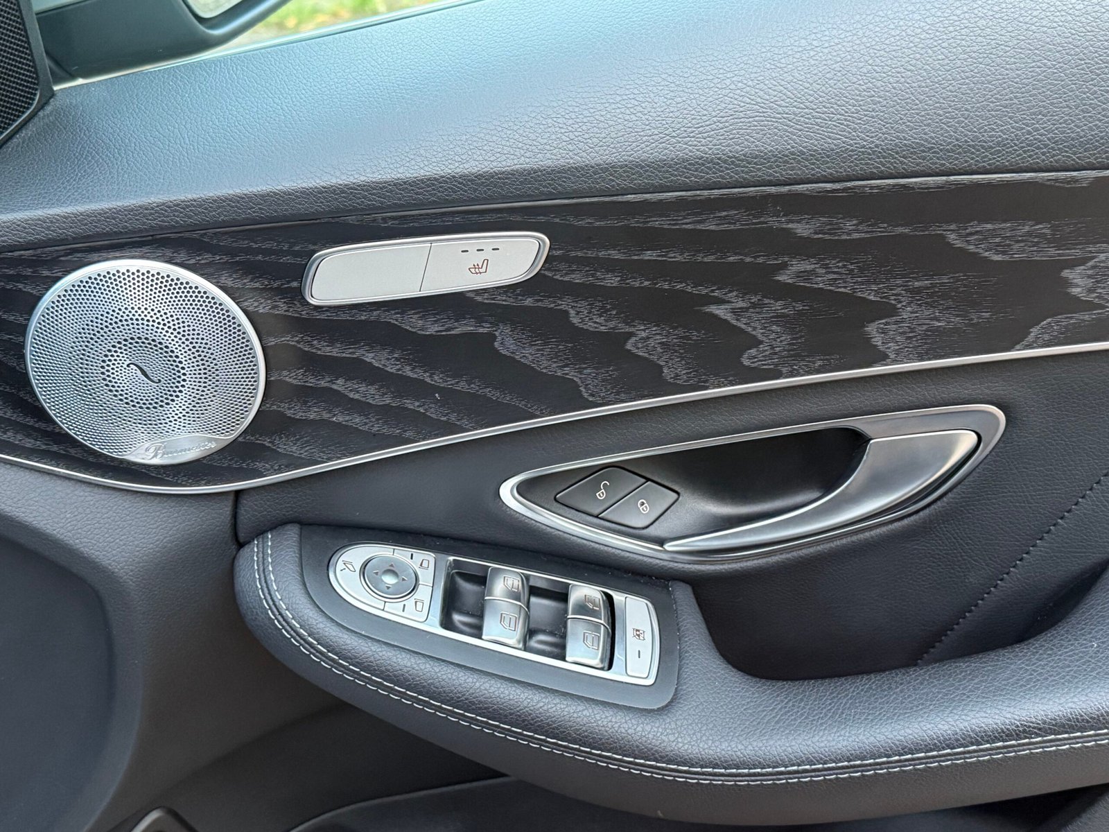 
								MERCEDES-BENZ C CLASS C220d AMG Line Premium Plus 4dr 9G-Tronic full									