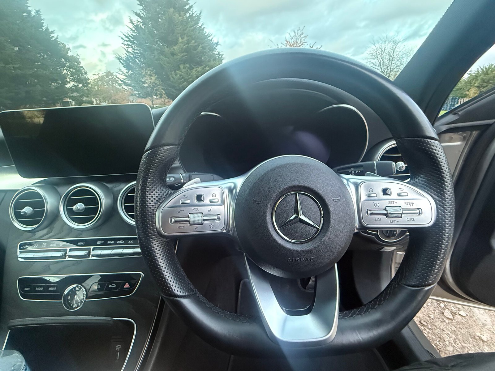 
								MERCEDES-BENZ C CLASS C220d AMG Line Premium Plus 4dr 9G-Tronic full									