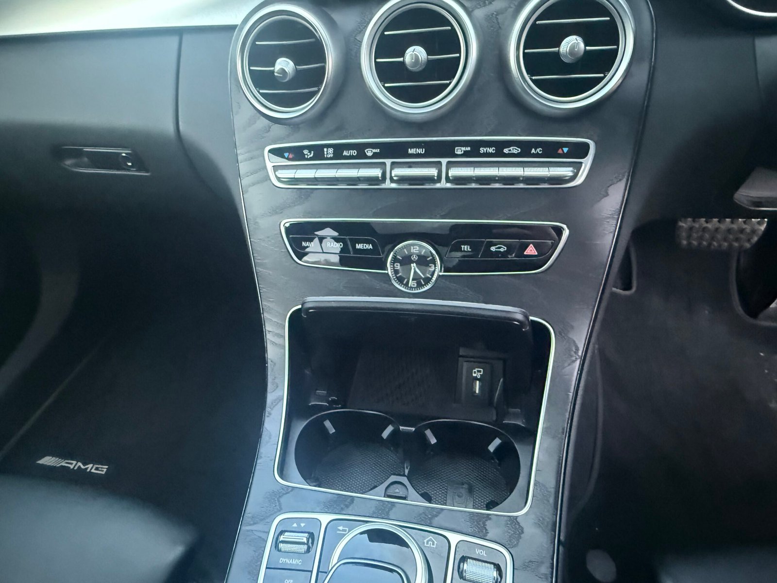 
								MERCEDES-BENZ C CLASS C220d AMG Line Premium Plus 4dr 9G-Tronic full									