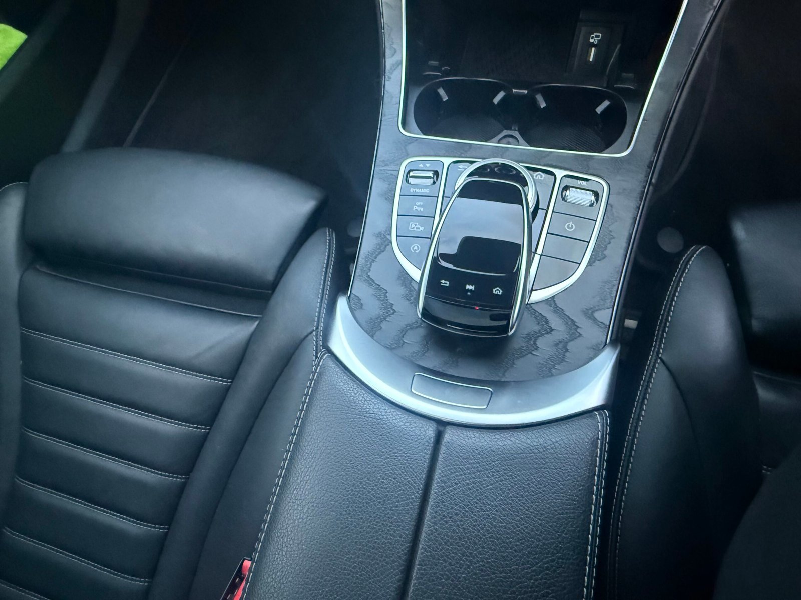 
								MERCEDES-BENZ C CLASS C220d AMG Line Premium Plus 4dr 9G-Tronic full									