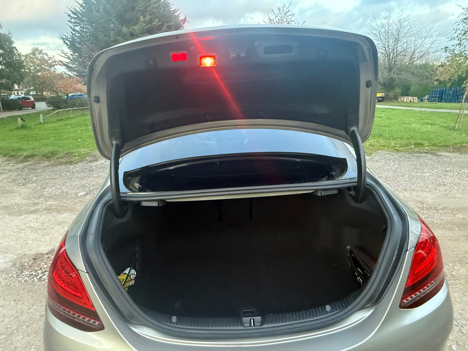 
								MERCEDES-BENZ C CLASS C220d AMG Line Premium Plus 4dr 9G-Tronic full									