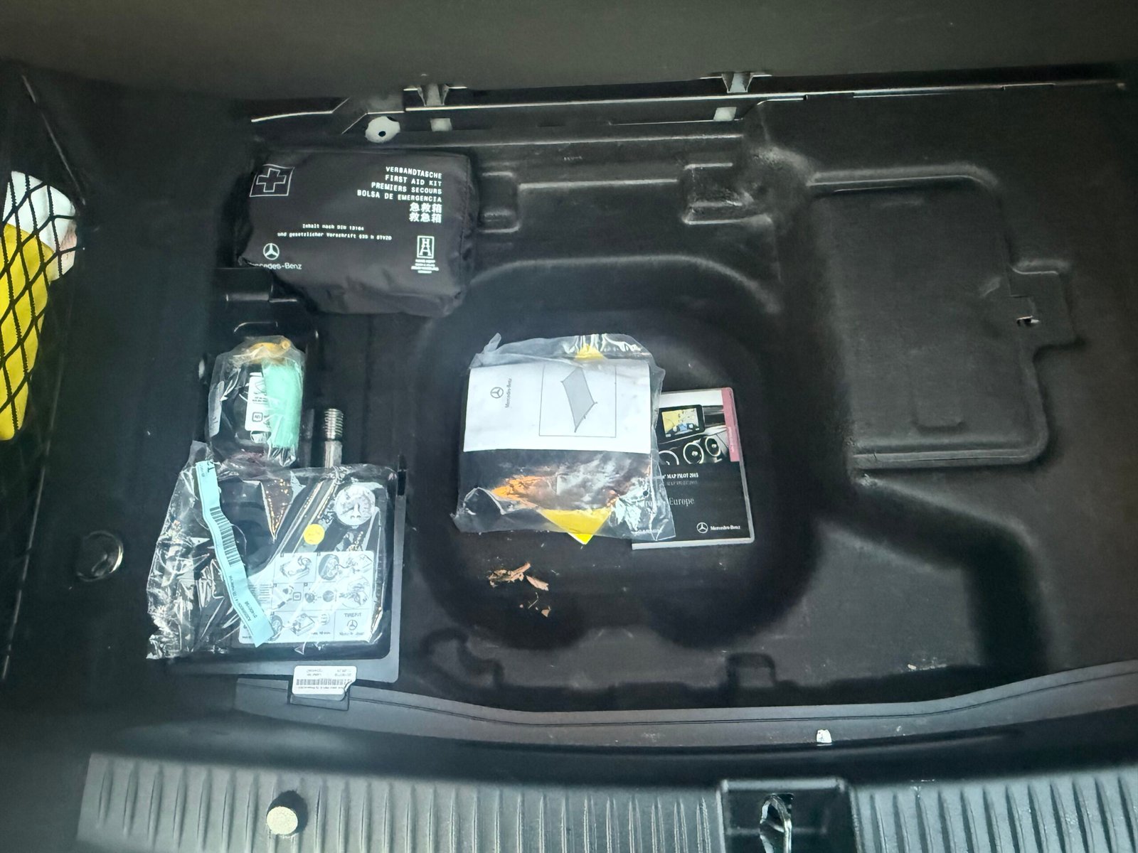 
								MERCEDES-BENZ C CLASS C220d AMG Line Premium Plus 4dr 9G-Tronic full									