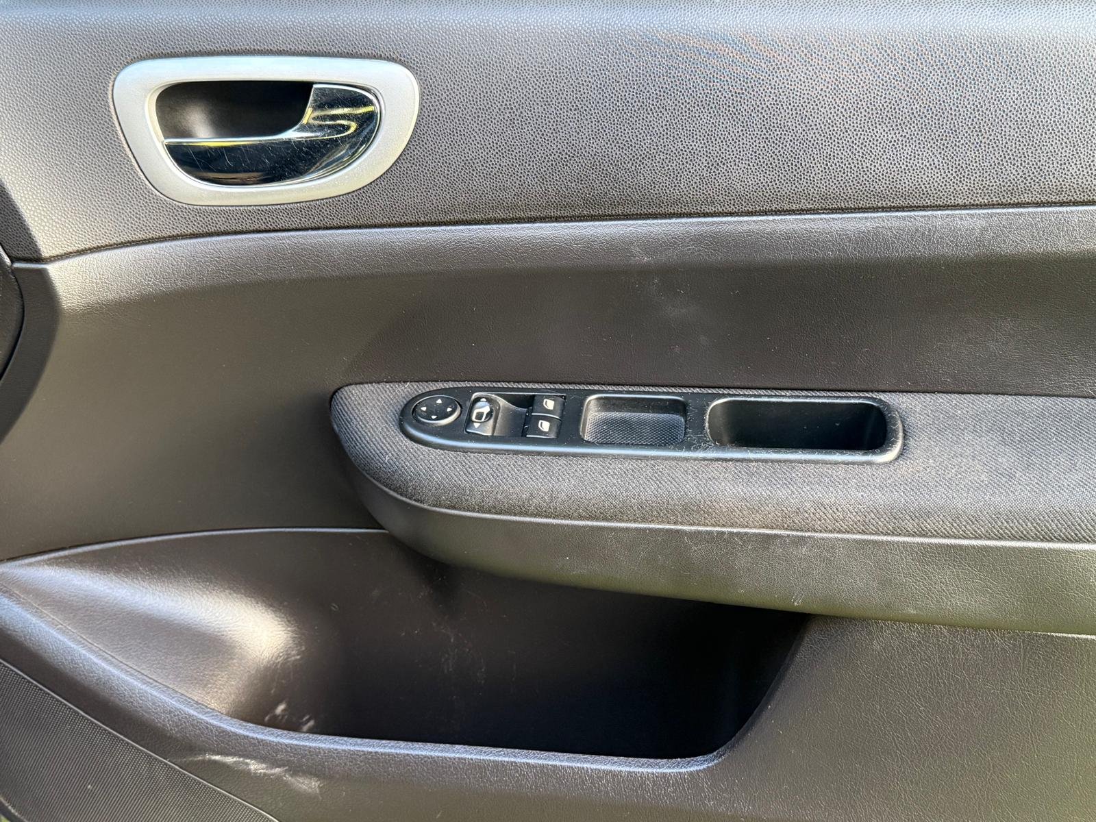 
								PEUGEOT 307 1.6 HDi 90 S 5dr full									