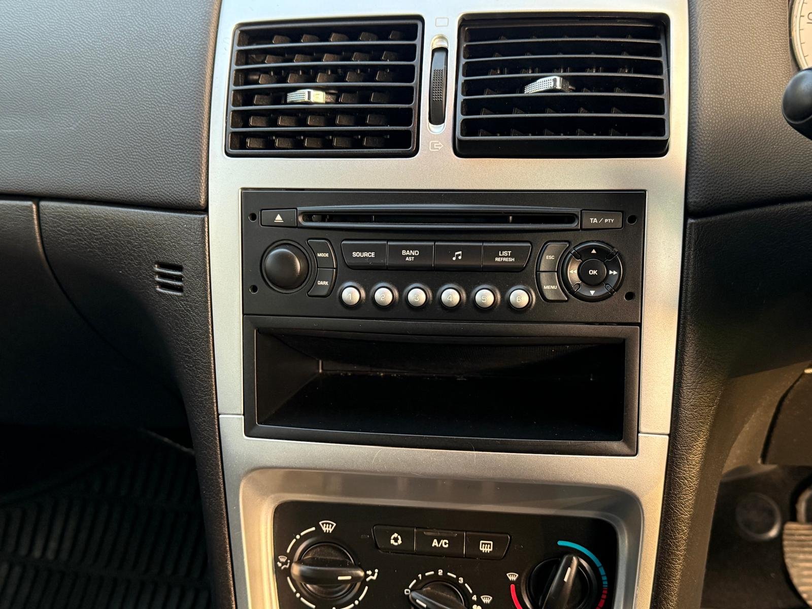 
								PEUGEOT 307 1.6 HDi 90 S 5dr full									