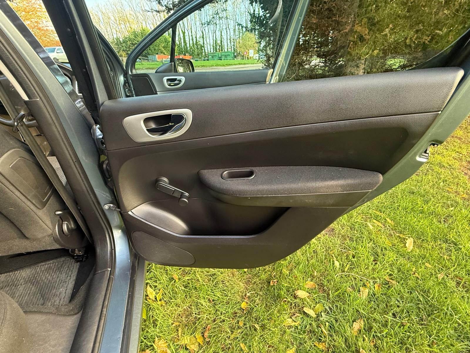 
								PEUGEOT 307 1.6 HDi 90 S 5dr full									