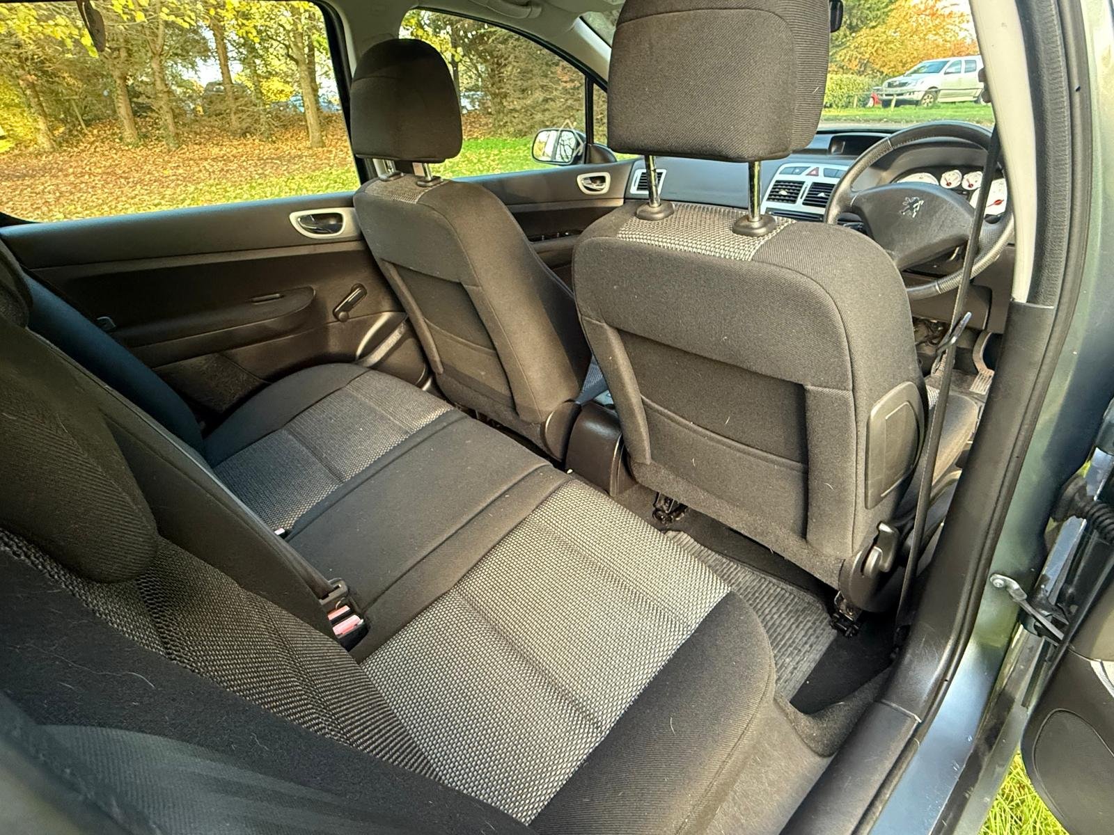 
								PEUGEOT 307 1.6 HDi 90 S 5dr full									