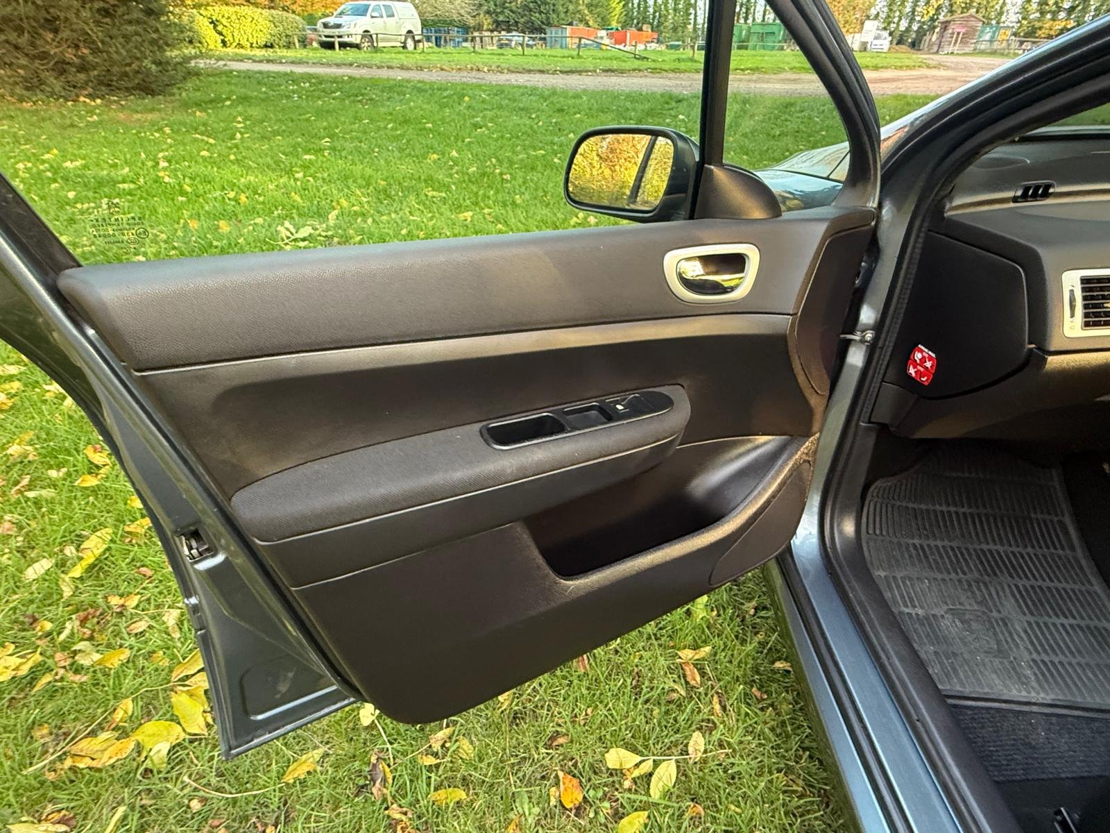 
								PEUGEOT 307 1.6 HDi 90 S 5dr full									