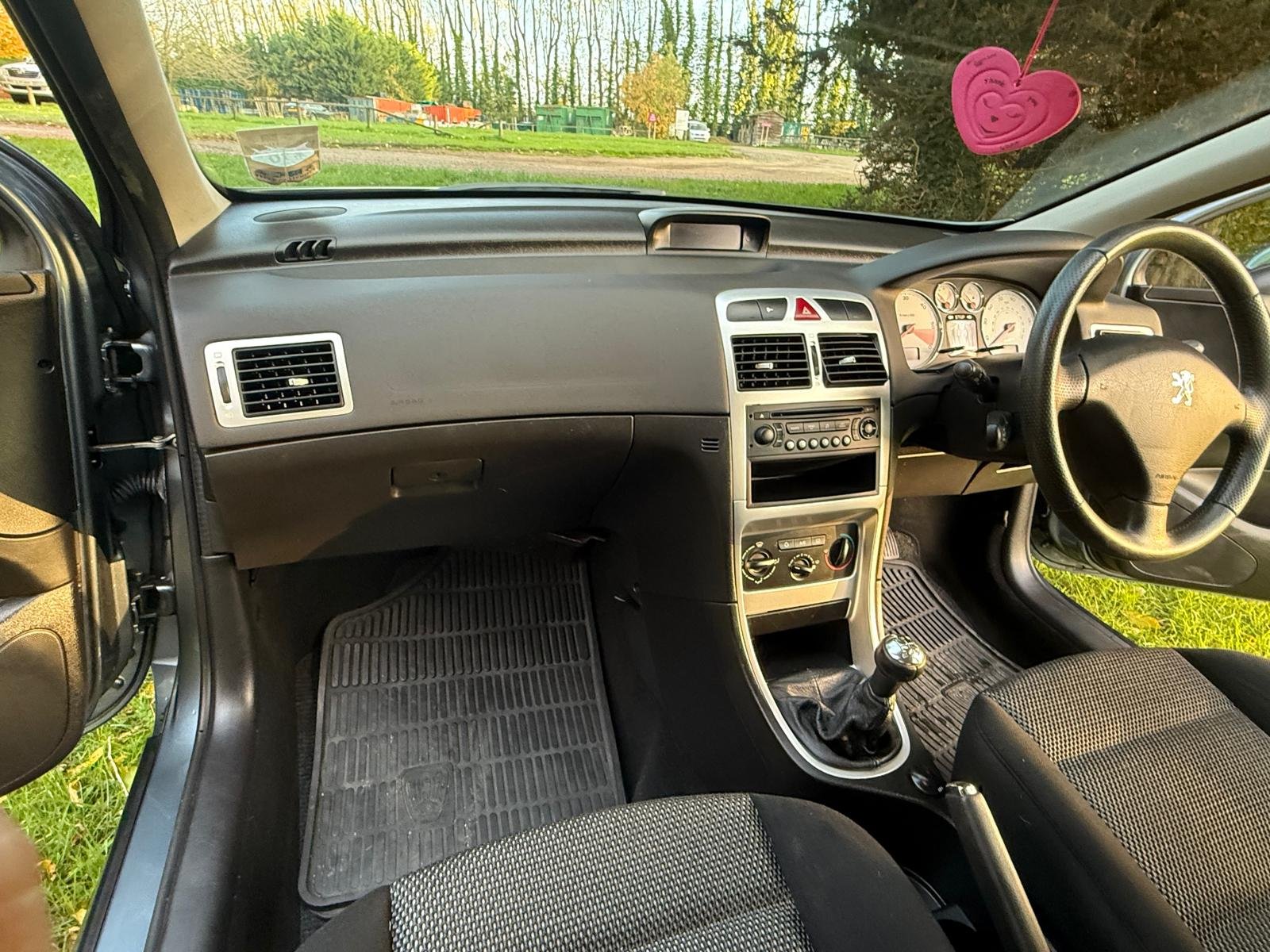 
								PEUGEOT 307 1.6 HDi 90 S 5dr full									