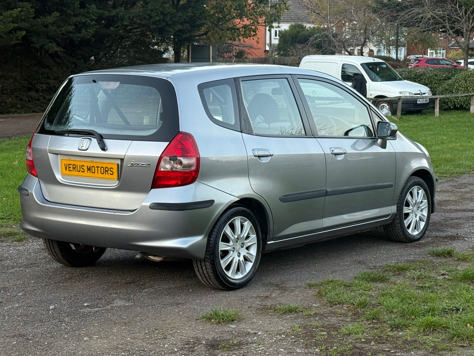 
								Honda Jazz 1.4 i-DSI SE 5dr 2007 (56)  68,499 miles Petrol Manual Silver 3 owners Car ULEZ full									