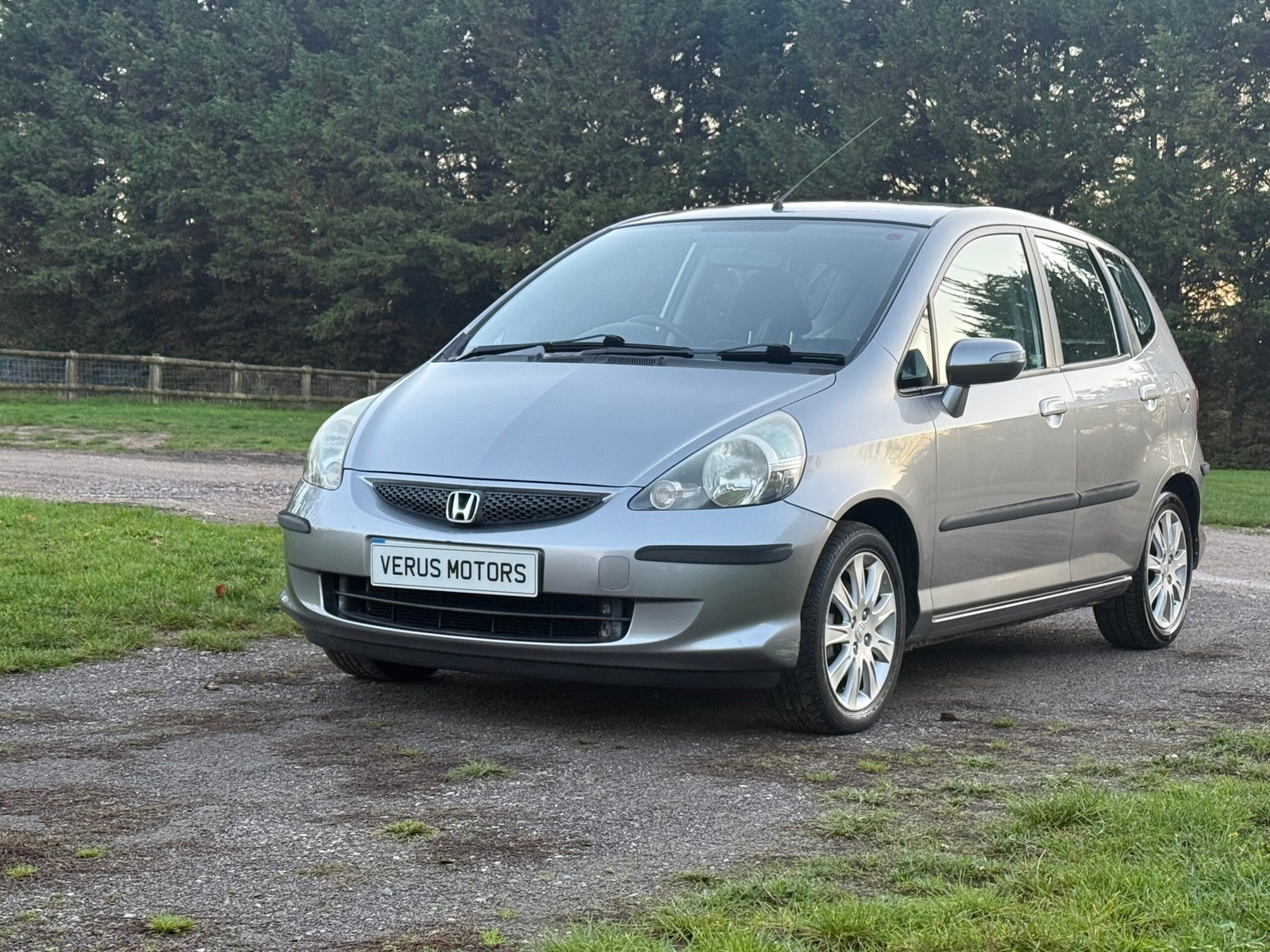 
								Honda Jazz 1.4 i-DSI SE 5dr 2007 (56)  68,499 miles Petrol Manual Silver 3 owners Car ULEZ full									