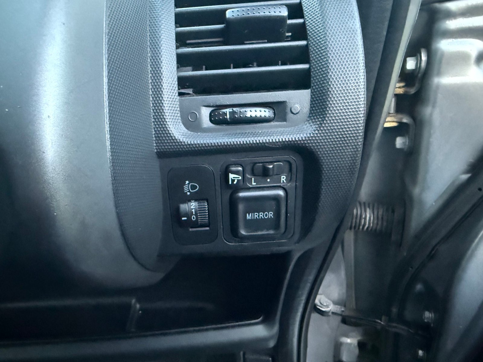 
								Honda Jazz 1.4 i-DSI SE 5dr 2007 (56)  68,499 miles Petrol Manual Silver 3 owners Car ULEZ full									