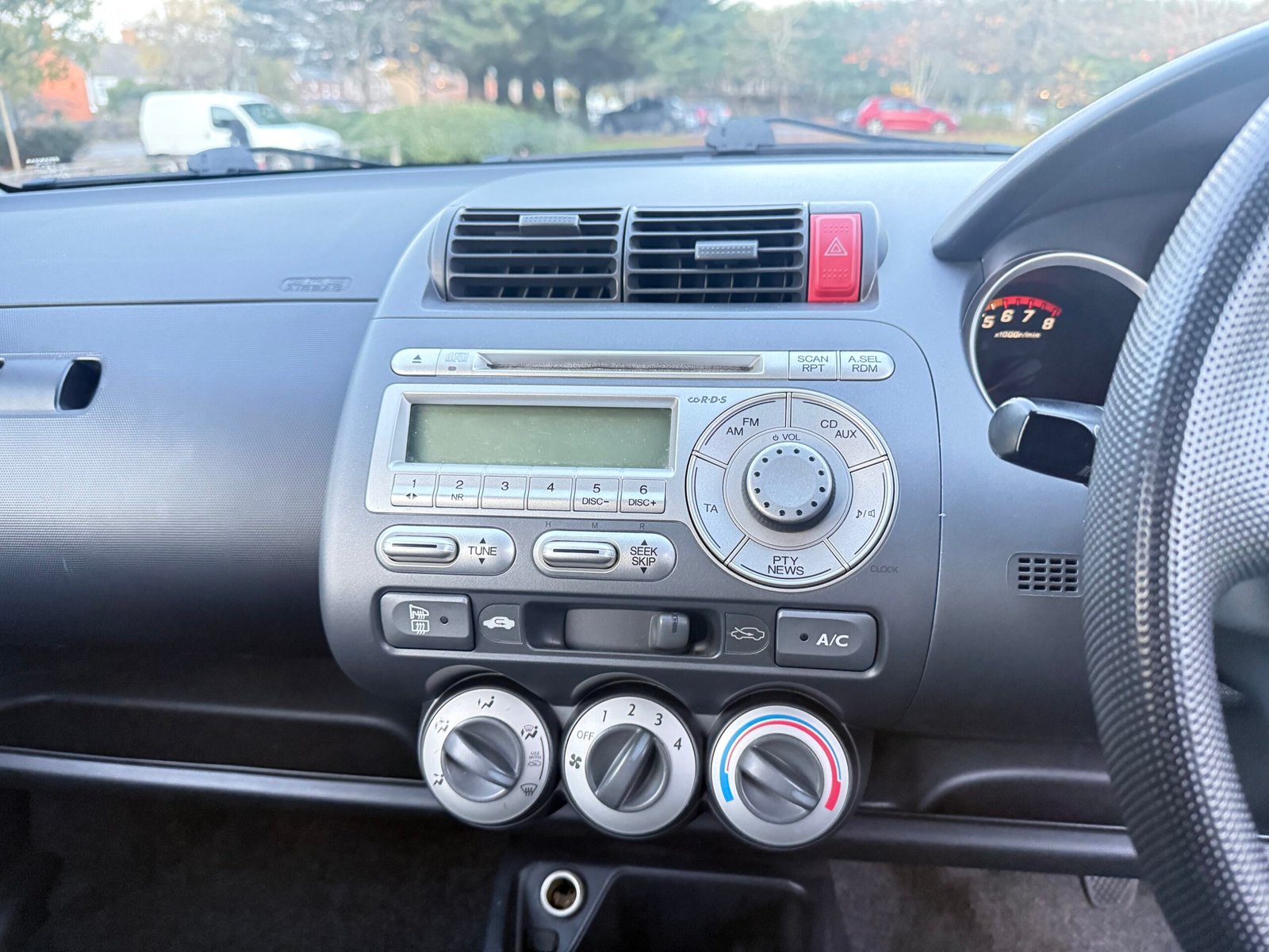 
								Honda Jazz 1.4 i-DSI SE 5dr 2007 (56)  68,499 miles Petrol Manual Silver 3 owners Car ULEZ full									