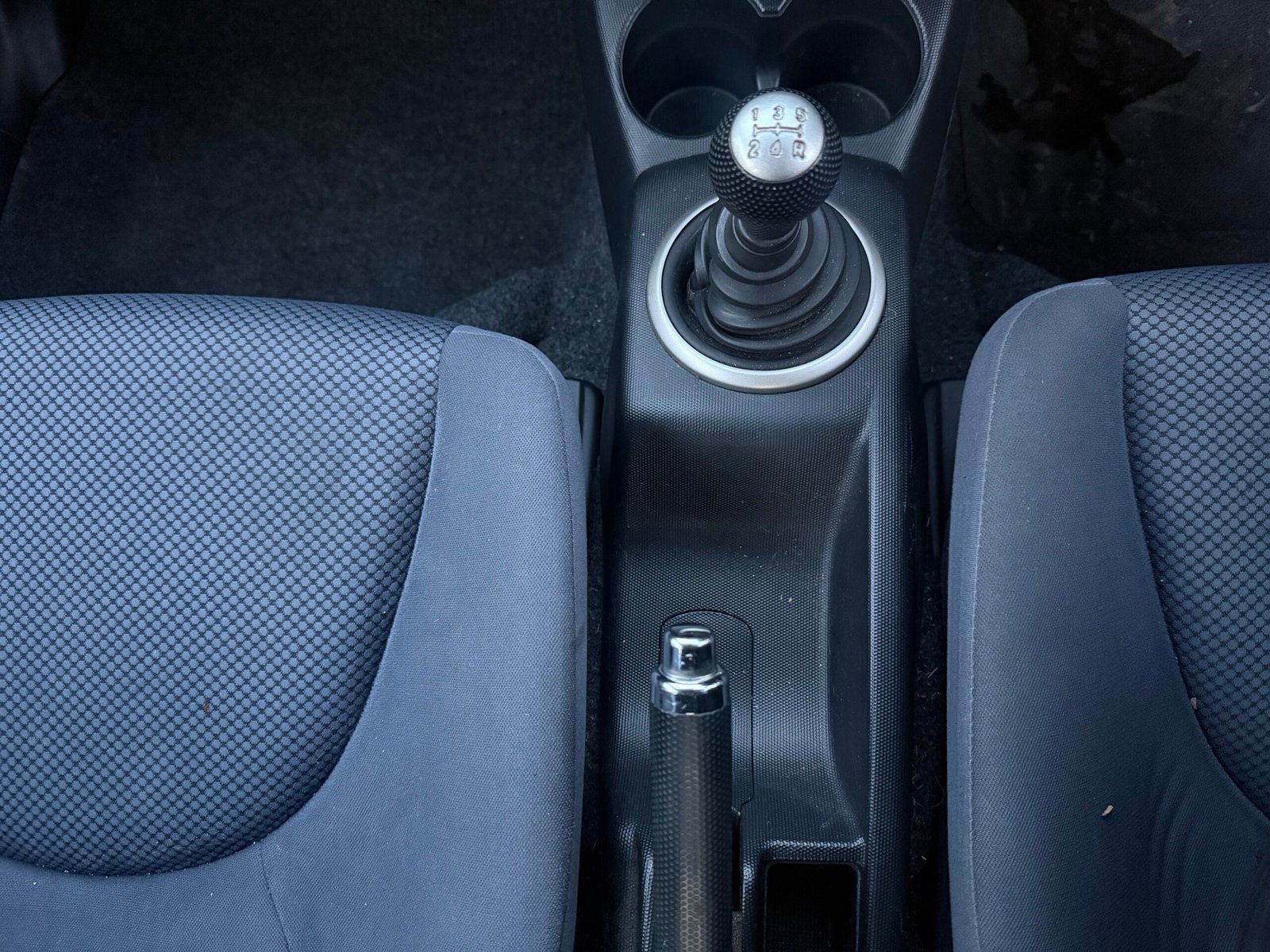 
								Honda Jazz 1.4 i-DSI SE 5dr 2007 (56)  68,499 miles Petrol Manual Silver 3 owners Car ULEZ full									