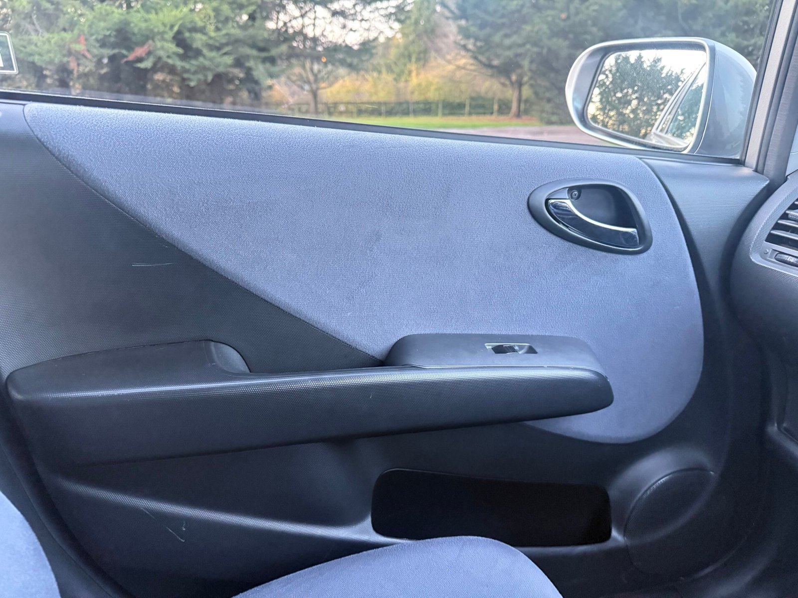 
								Honda Jazz 1.4 i-DSI SE 5dr 2007 (56)  68,499 miles Petrol Manual Silver 3 owners Car ULEZ full									