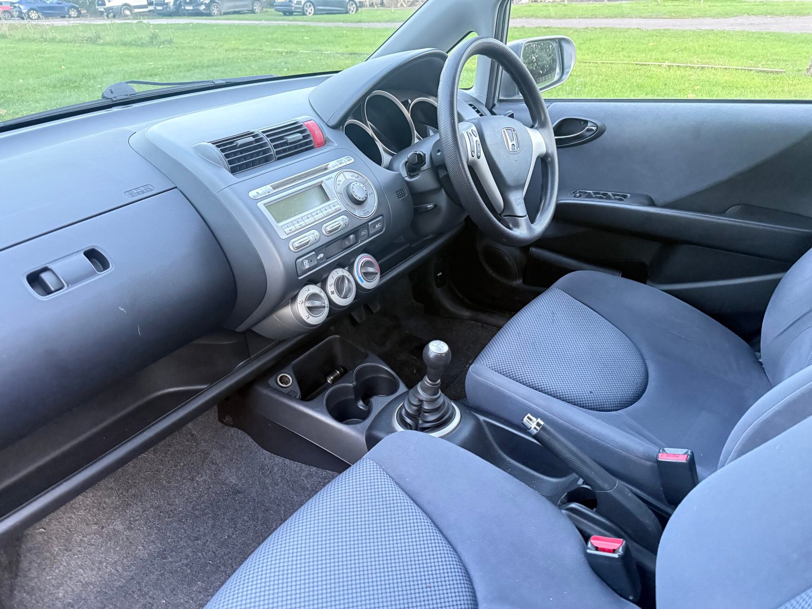 
								Honda Jazz 1.4 i-DSI SE 5dr 2007 (56)  68,499 miles Petrol Manual Silver 3 owners Car ULEZ full									