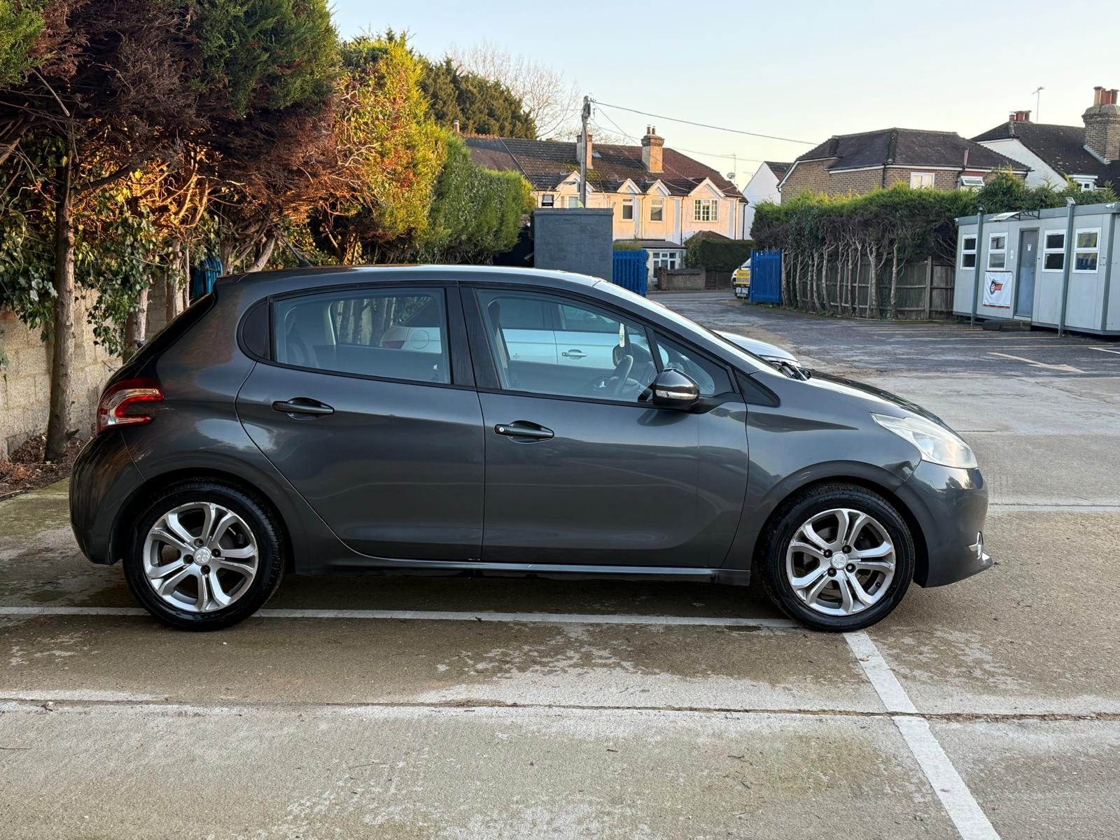 
								PEUGEOT	208	1.4 HDi Active 5dr 103,000 Miles full									