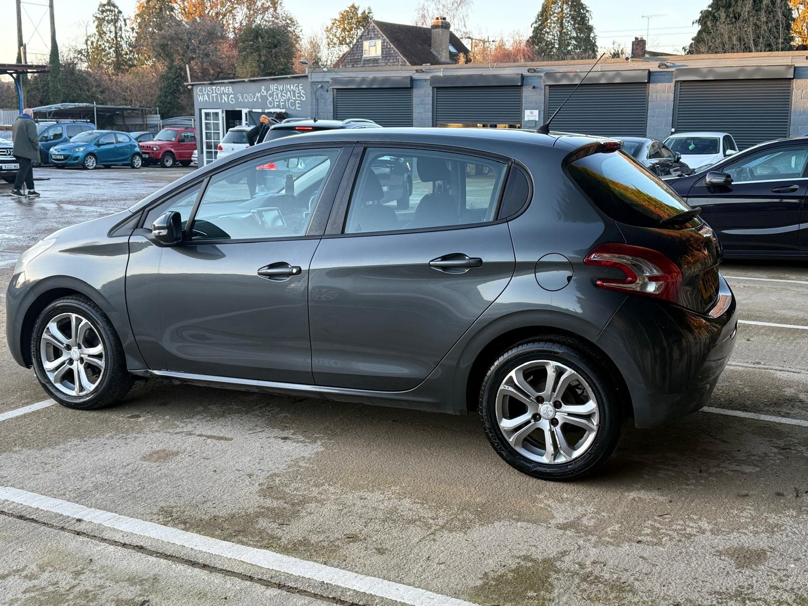 
								PEUGEOT	208	1.4 HDi Active 5dr 103,000 Miles full									