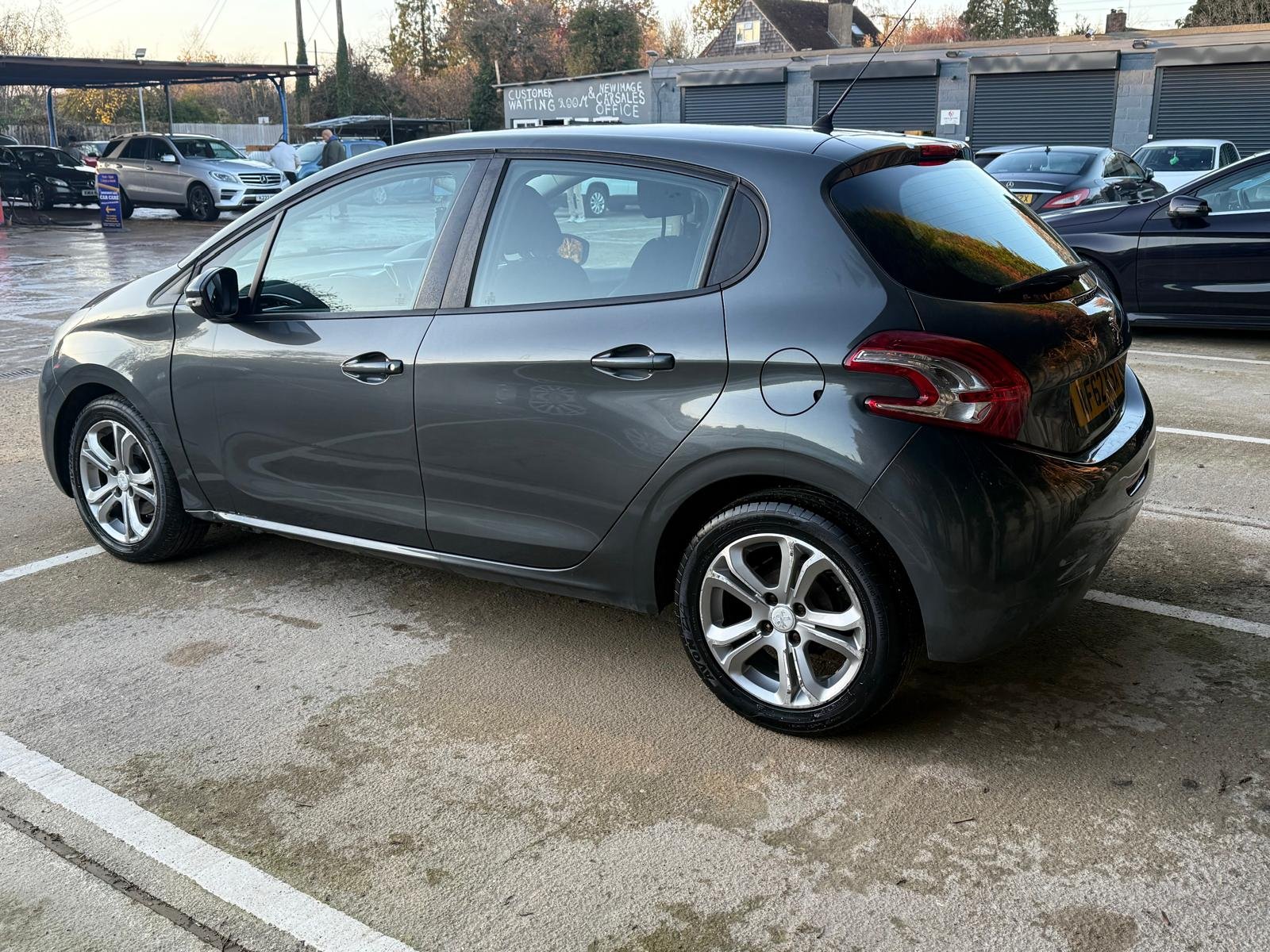 
								PEUGEOT	208	1.4 HDi Active 5dr 103,000 Miles full									