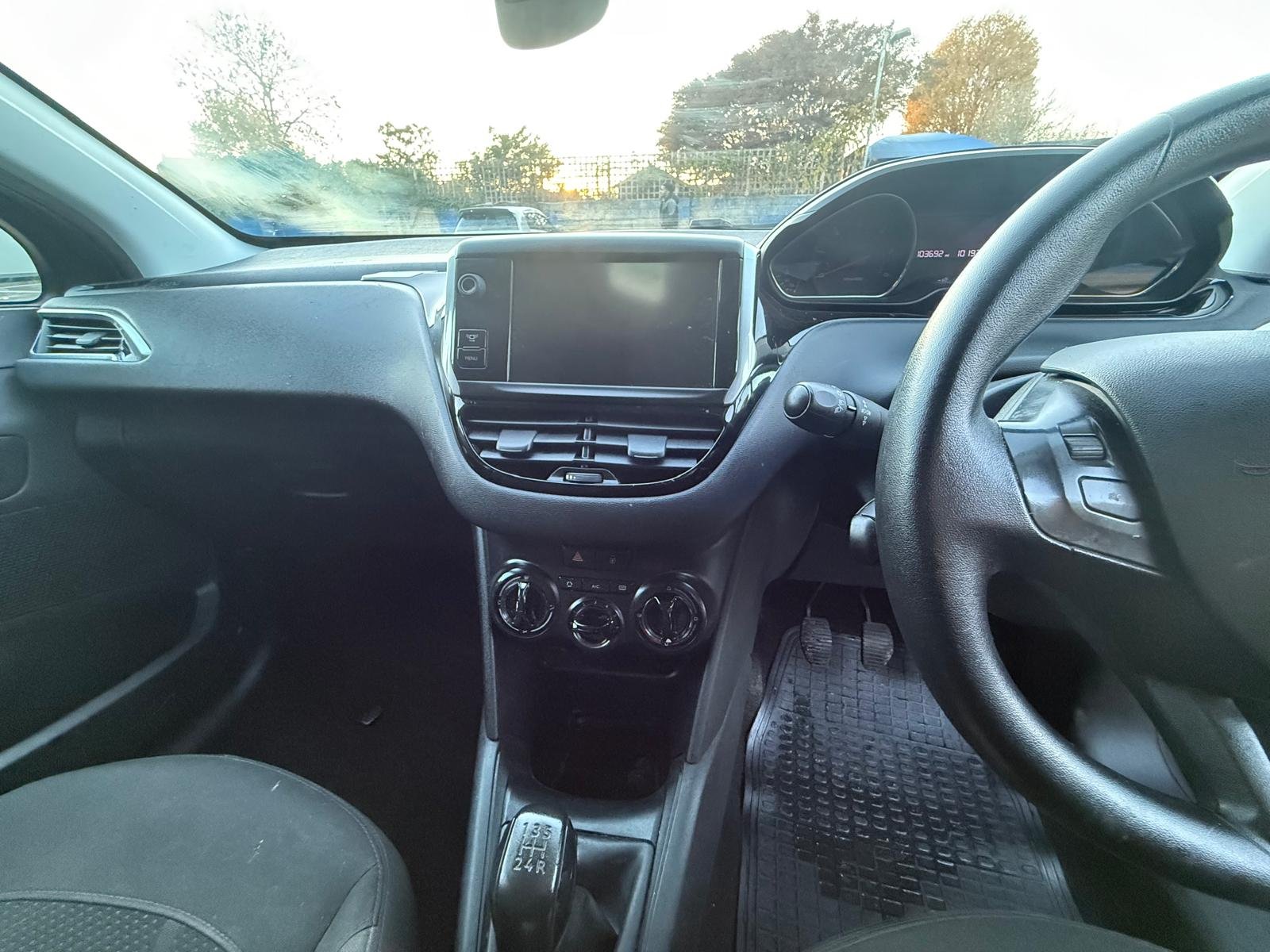 
								PEUGEOT	208	1.4 HDi Active 5dr 103,000 Miles full									