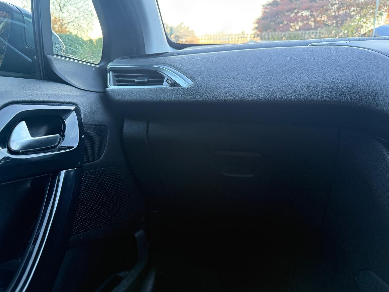 
								PEUGEOT	208	1.4 HDi Active 5dr 103,000 Miles full									