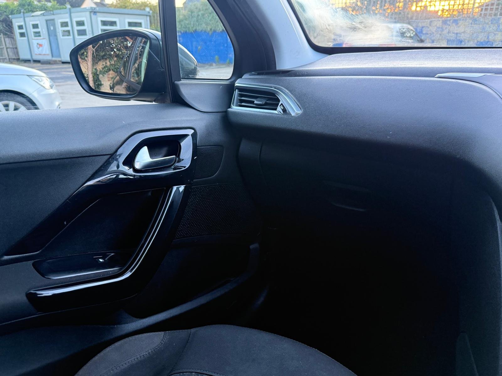 
								PEUGEOT	208	1.4 HDi Active 5dr 103,000 Miles full									