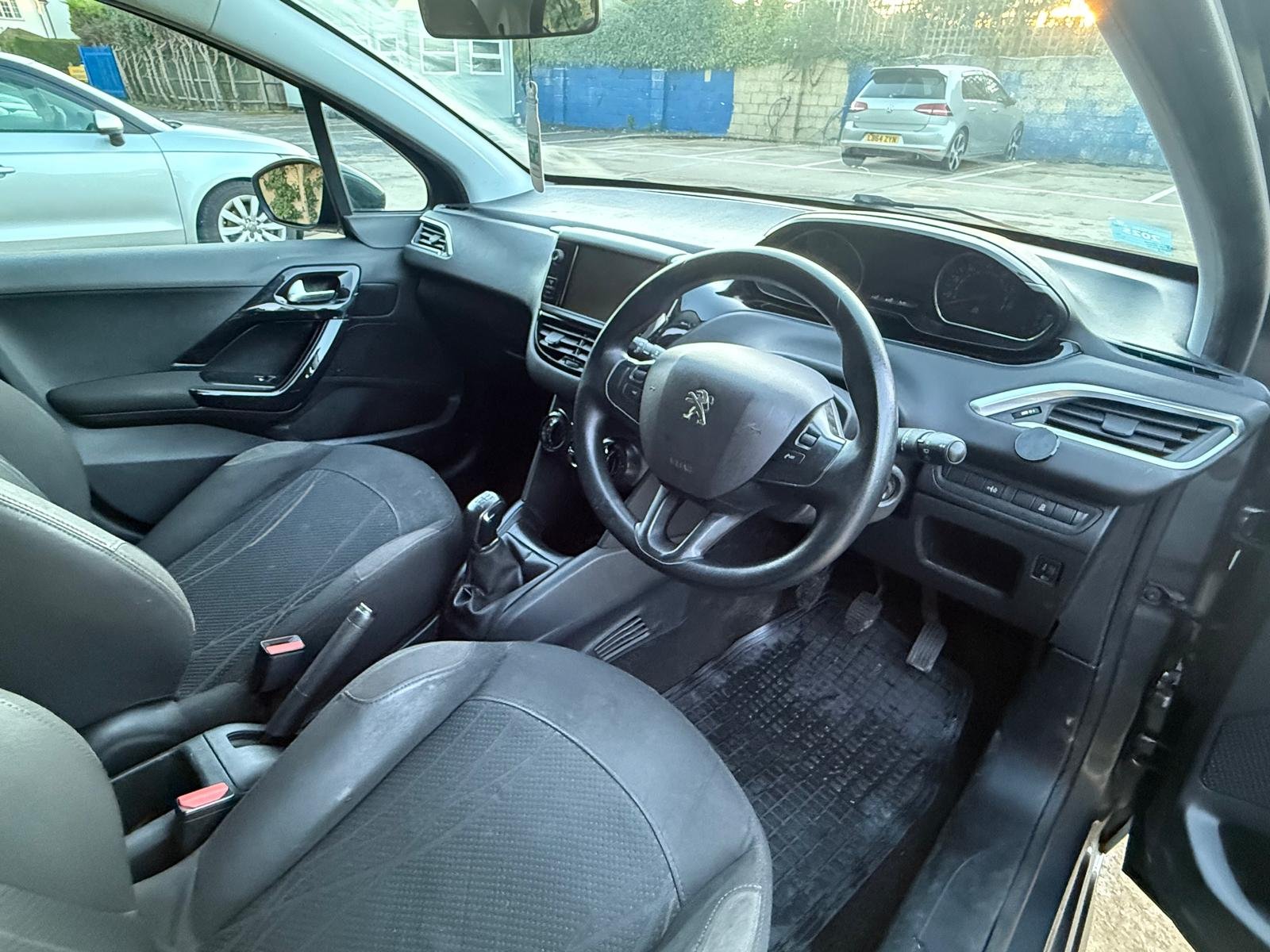 
								PEUGEOT	208	1.4 HDi Active 5dr 103,000 Miles full									